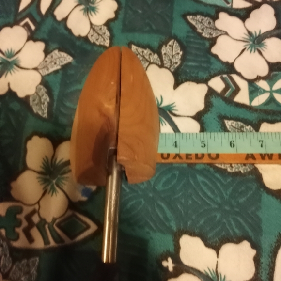 Allen Edmonds and Random wooden shoe trees all 3 Medium size 4 - Picture 6 of 8